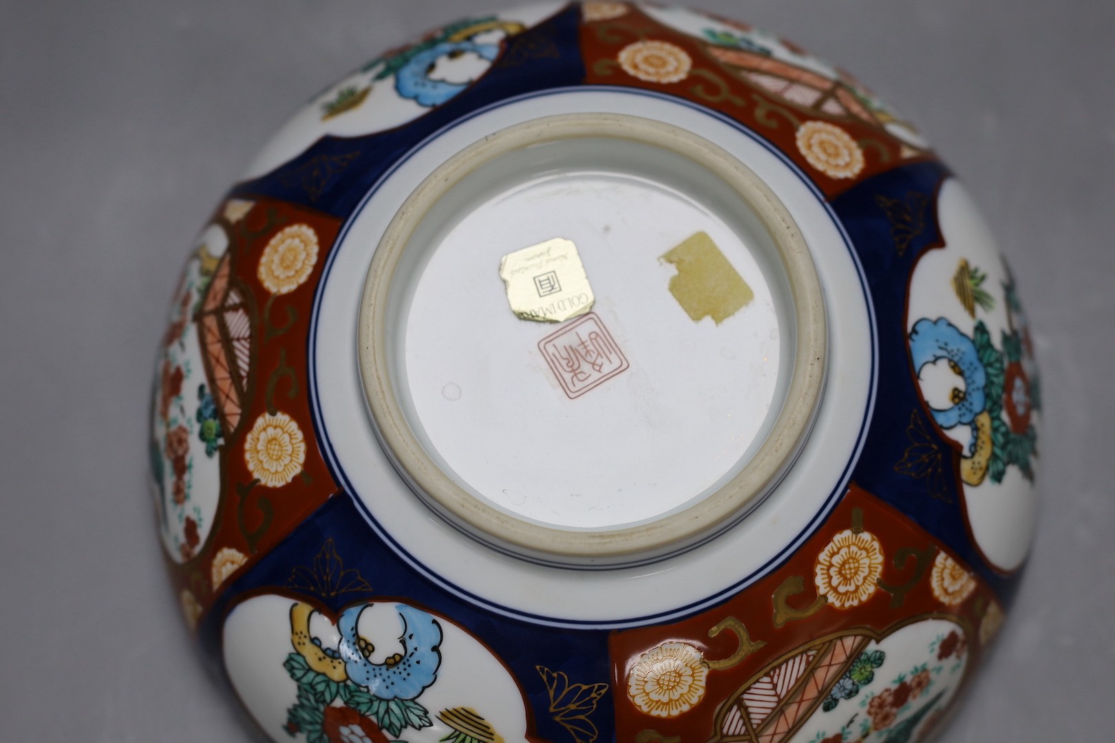 An Imari bowl, a Caverswall bowl and two saucer dishes